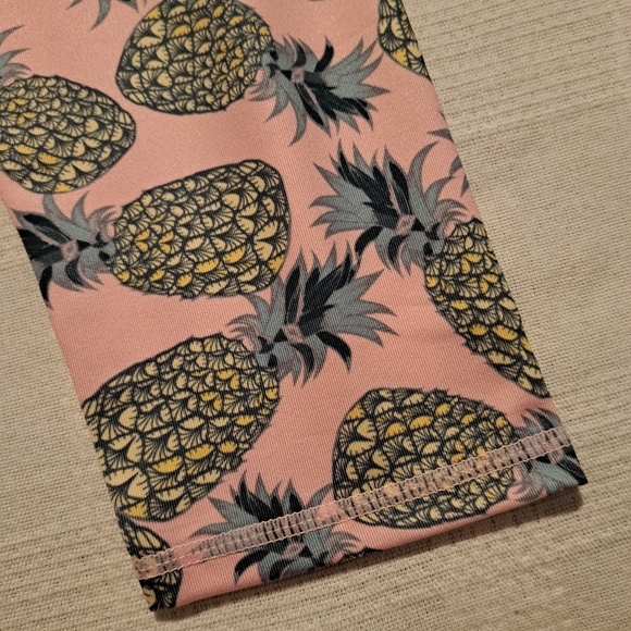 Limeapple girls size 14 pineapple designed cropped leggings, EUC - Picture 3 of 5